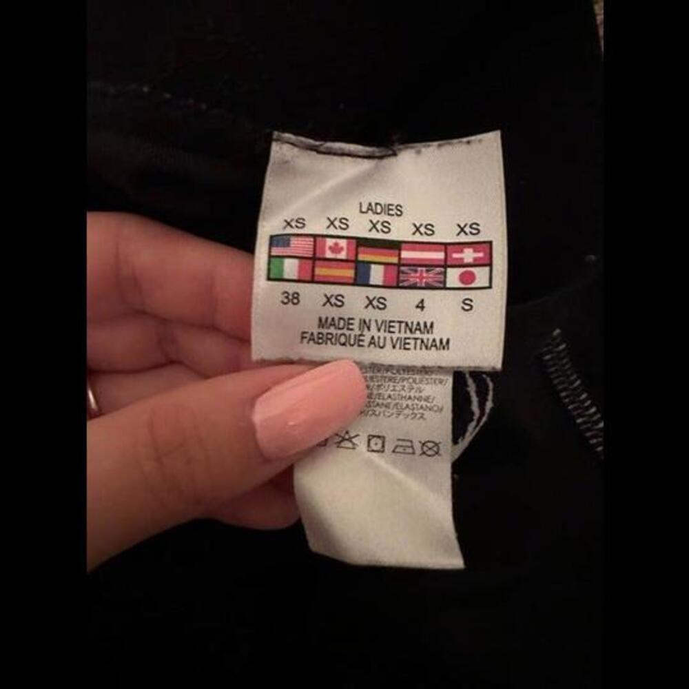 Elevate Your Activewear Game with Spyder Black Leggings! - Picture 4 of 4